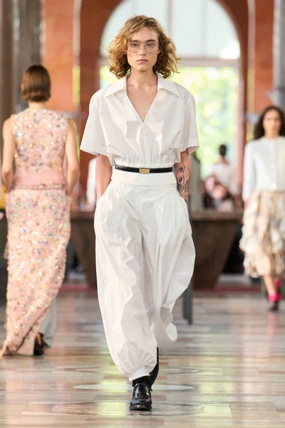 Look 19